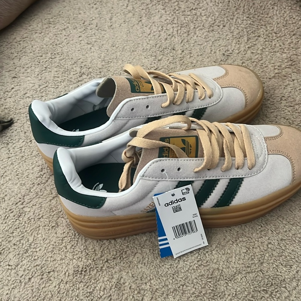 Adidas Gazelles in beige and green!